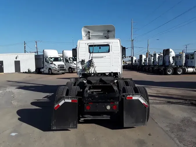 2019 VOLVO VNL64T-300