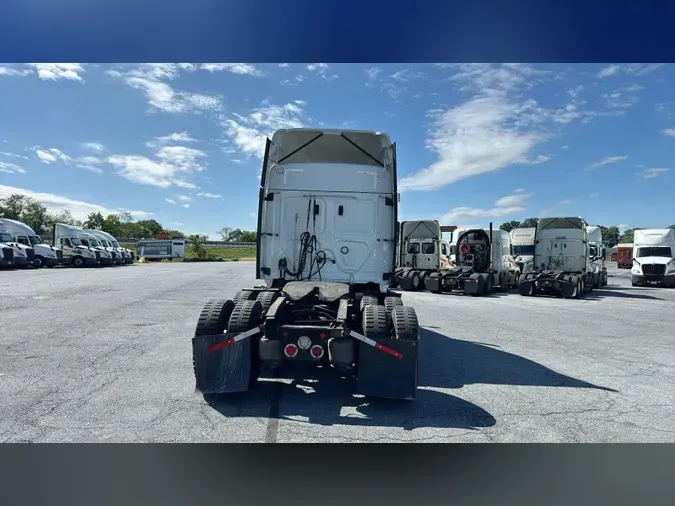 2022 Freightliner Cascadia 126