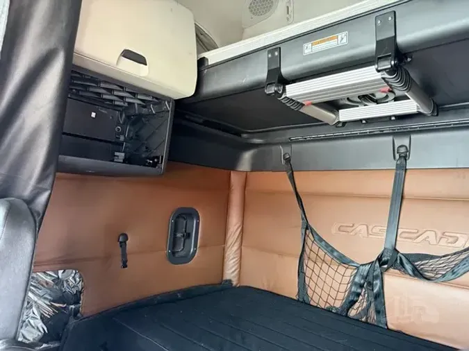2020 FREIGHTLINER CASCADIA 126