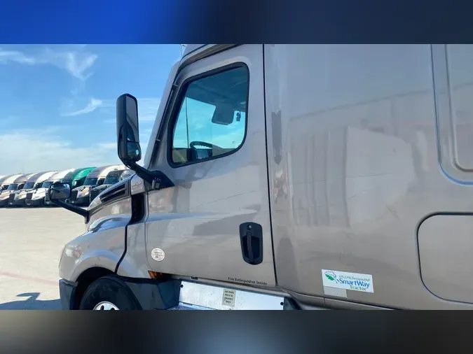 2023 Freightliner Cascadia 126
