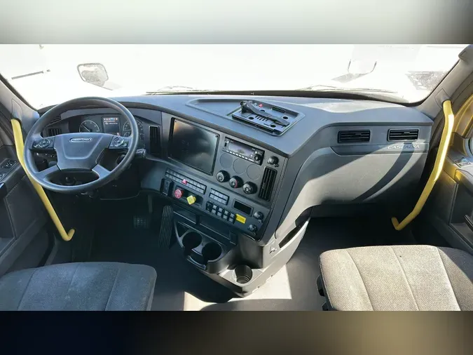 2024 Freightliner Cascadia 126