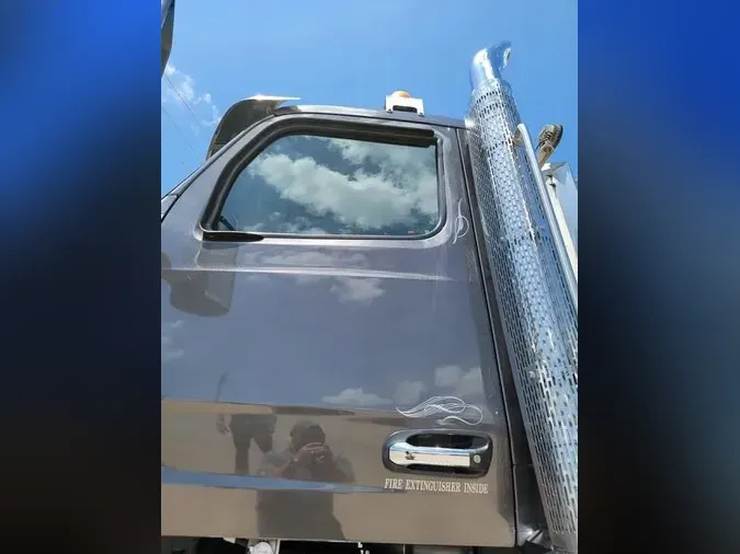 2023 Peterbilt 567