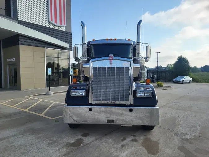 2025 Kenworth W900L