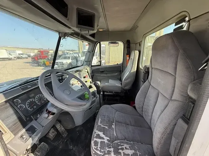 2004 FREIGHTLINER COLUMBIA 112