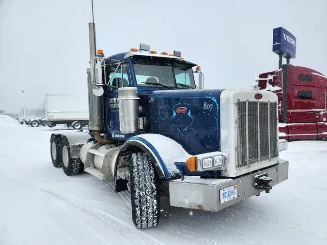 2002 PETERBILT 357