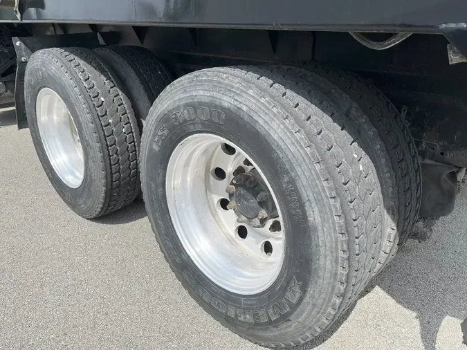 2005 VOLVO VNM