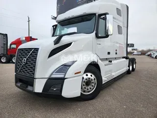 2025 VOLVO VNL64T760