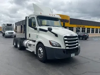 2018 Freightliner T12664ST