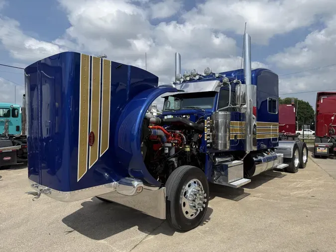 2022 Peterbilt 389