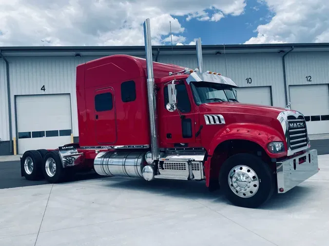 2023 MACK GR64FT84