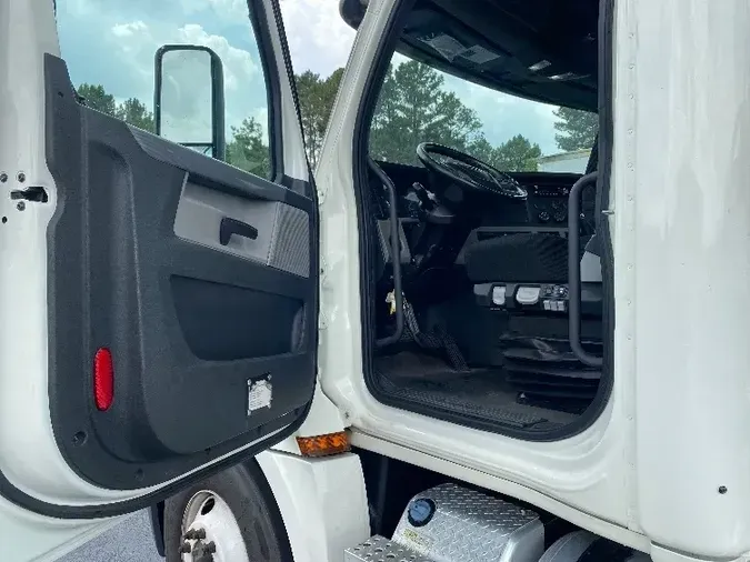 2018 Freightliner T12664ST