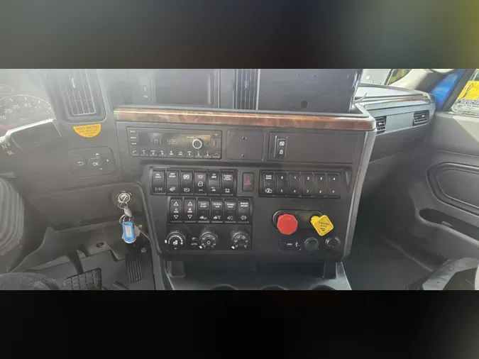 2022 International LT625