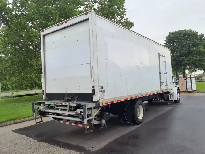 2018 FREIGHTLINER M2 106