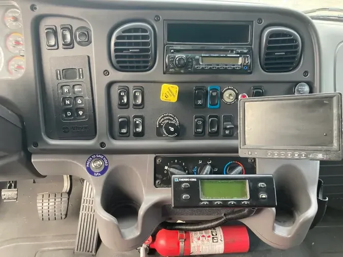 2017 FREIGHTLINER/MERCEDES M2 106