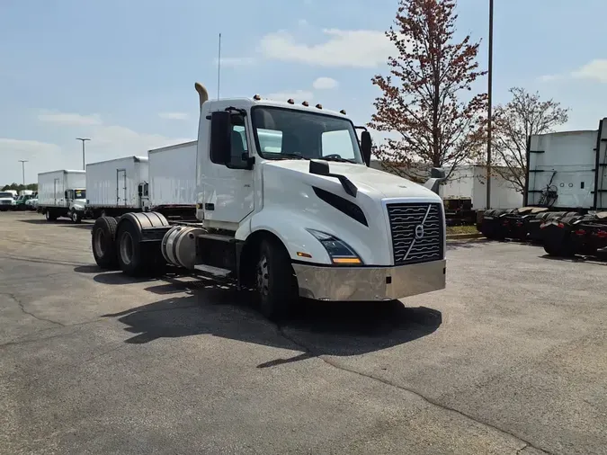 2019 VOLVO VNL64T-300