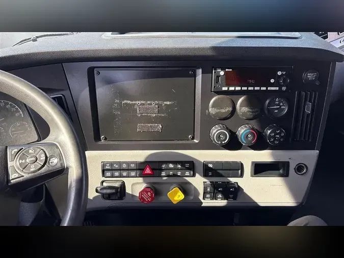2022 FREIGHTLINER CA126