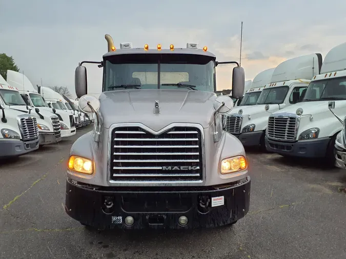 2017 MACK TRUCKS, INC. CXU600