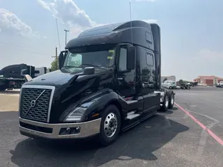 2025 VOLVO VNL64T860