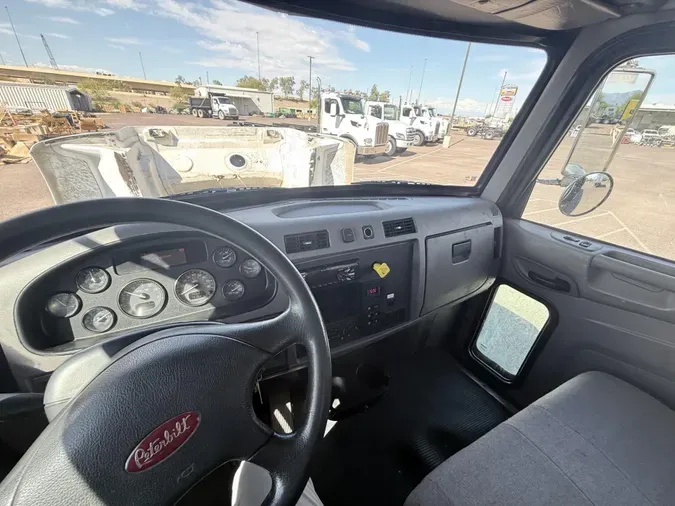 2020 Peterbilt 33011956be904d22af94204f39ca27bd8d8