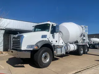 2023 MACK GR64B