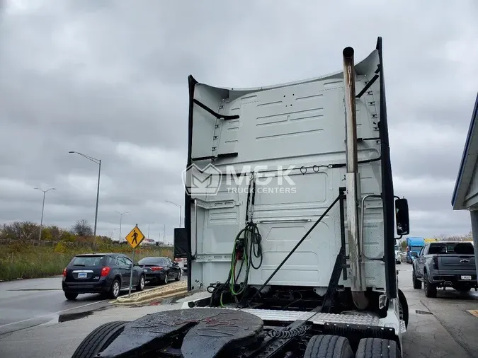 2020 VOLVO VNL64T760