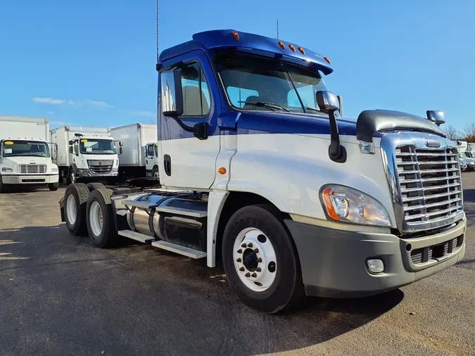 2016 FREIGHTLINER/MERCEDES CASCADIA 125