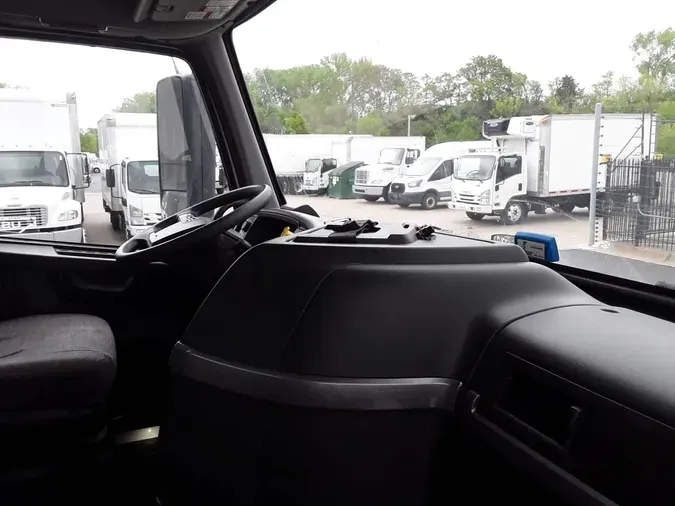 2019 VOLVO VNL64T-300