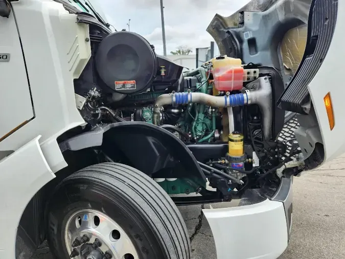 2020 VOLVO VNL64T760
