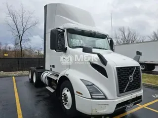 2020 VOLVO VNR64T300