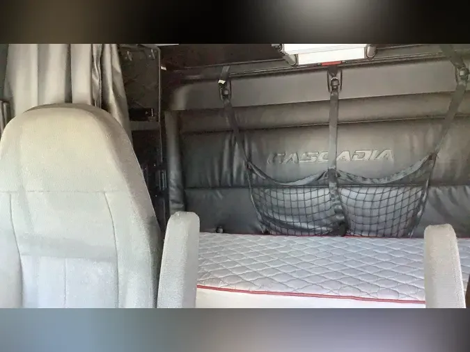 2024 Freightliner Cascadia 126