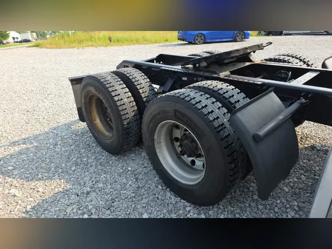 2019 Volvo VNL300