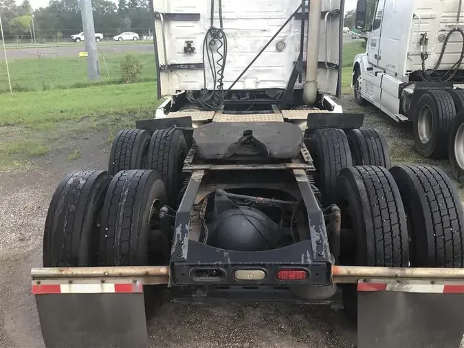 2014 VOLVO VNL670