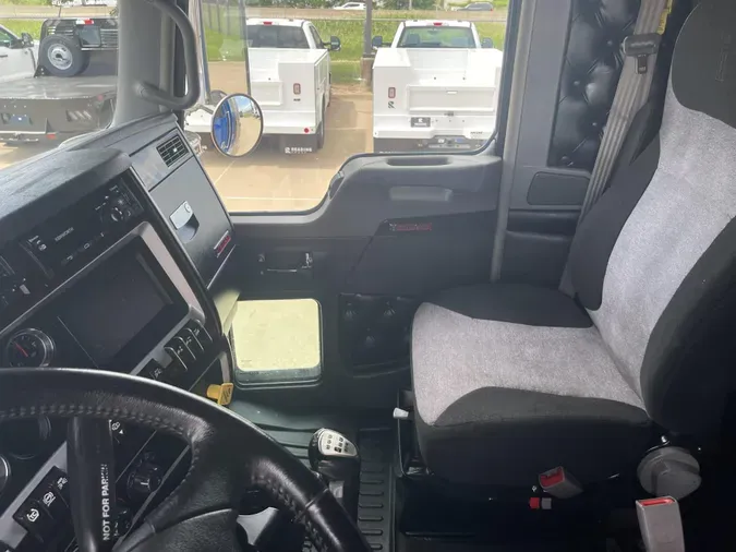 2022 Kenworth W900
