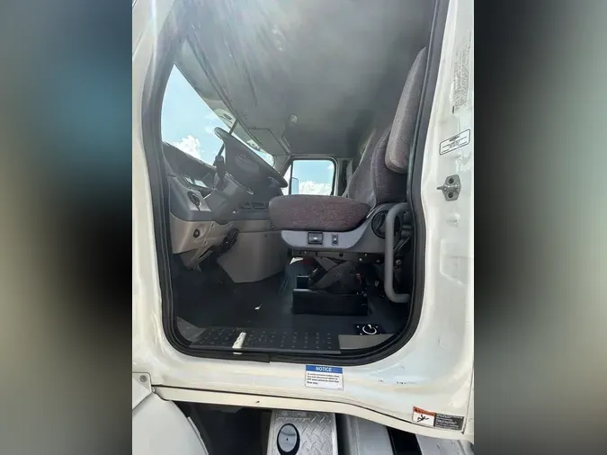 2011 Freightliner CASCADIA 113