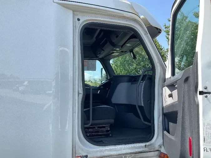 2019 Freightliner T12664ST