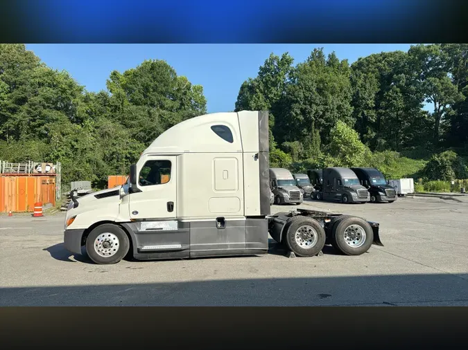 2022 Freightliner Cascadia 126