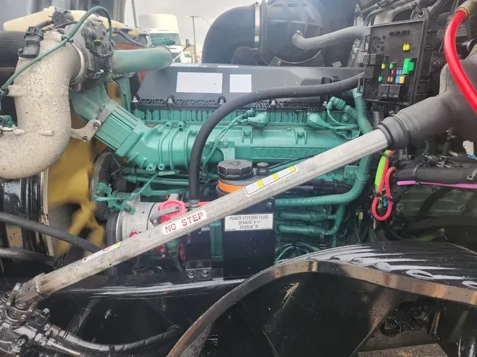 2024 VOLVO VNL64T760