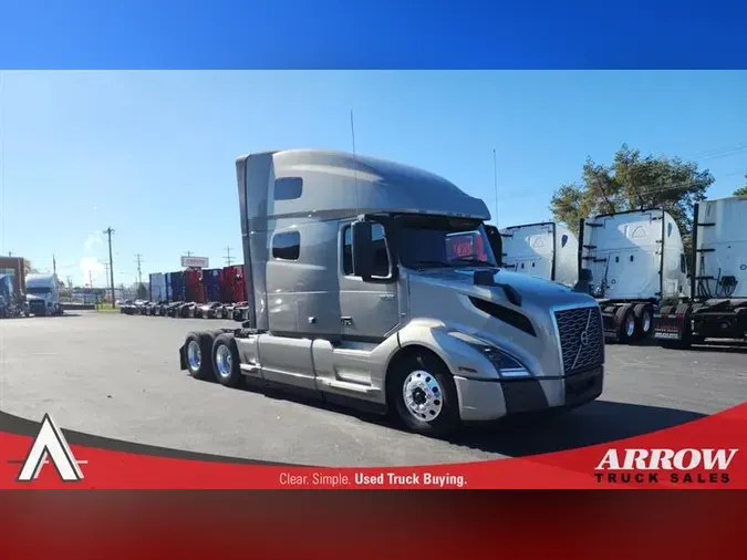 2022 VOLVO VNL760