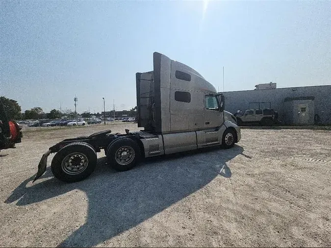 2021 VOLVO VNL760