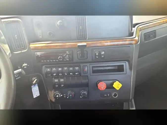 2019 NAVISTAR INTERNATIONAL LT625 DAYCAB T/A11bf90b1753dfe16457b277ef9ea552c