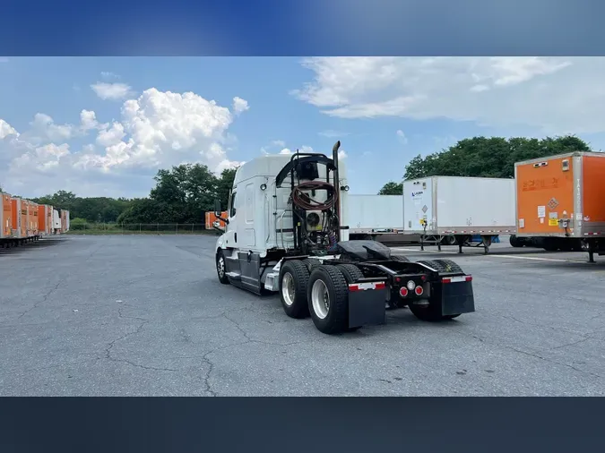 2021 Freightliner Cascadia 126