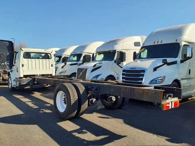 2020 FREIGHTLINER/MERCEDES M2 106