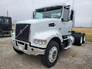 2016 VOLVO VHD64FT200