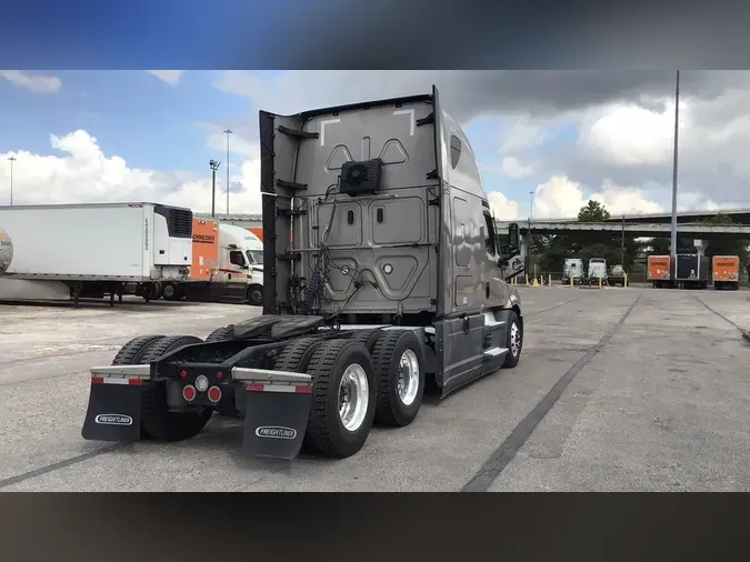 2022 Freightliner Cascadia 126