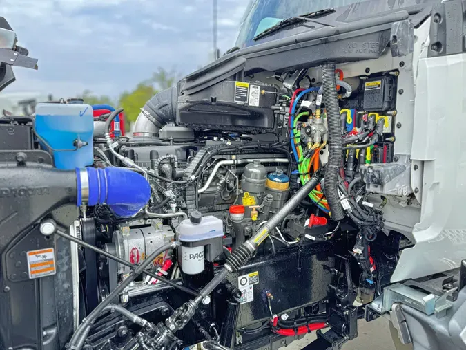 2025 KENWORTH T880S