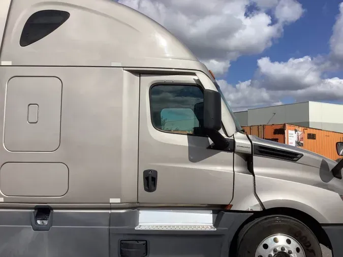 2022 Freightliner Cascadia 126