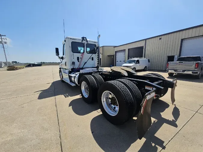 2016 FREIGHTLINER CASCADIA