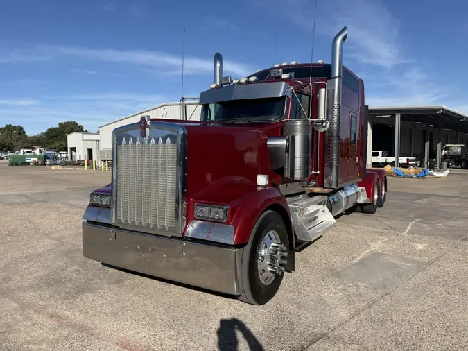 2021 Kenworth W900