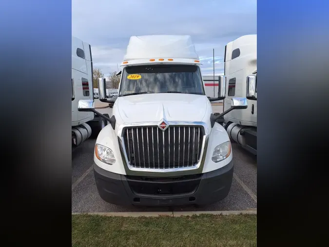 2019 NAVISTAR INTERNATIONAL LT625 SLPR CAB