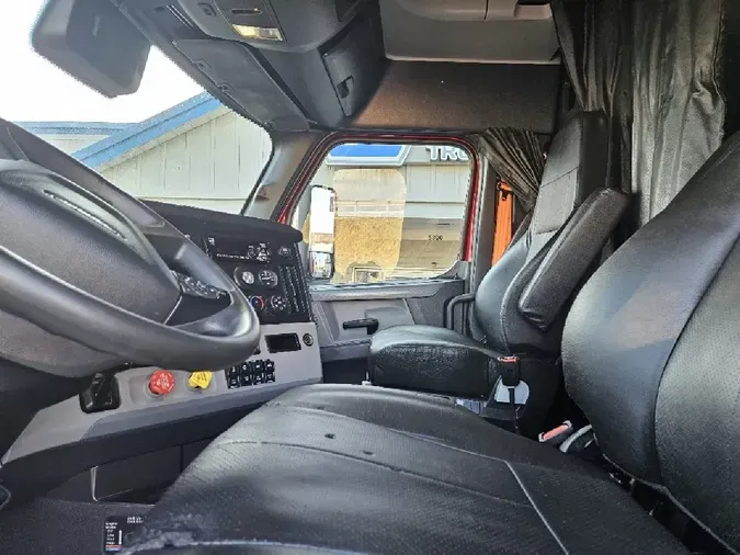 2022 FREIGHTLINER Cascadia 126